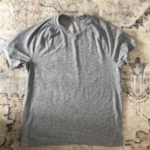 Men’s GAP wicking T-shirt